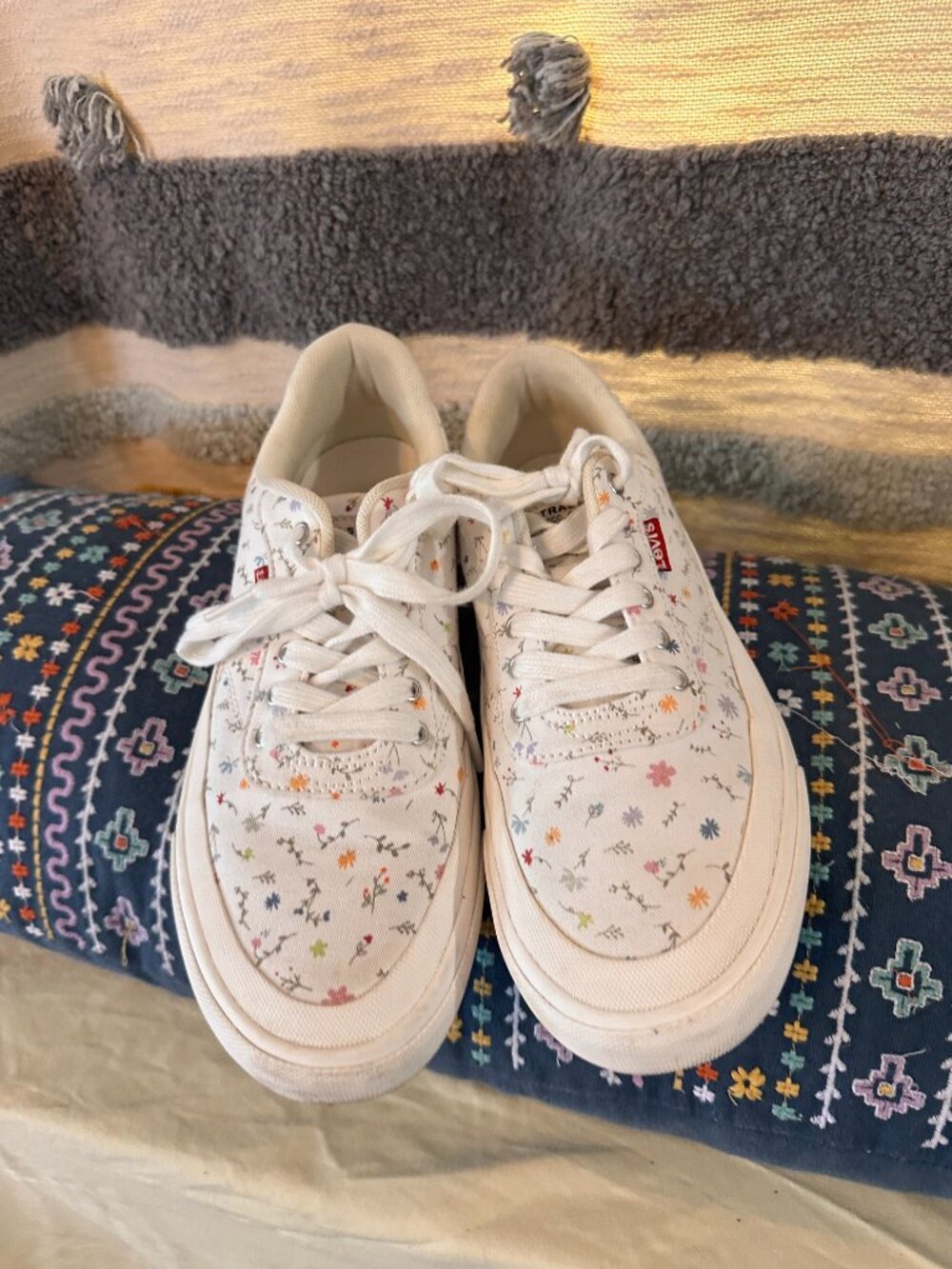 Levi's® Naya Canvas Print Women's Sneakers - Ws 8.5/40 - Picture 2 of 11